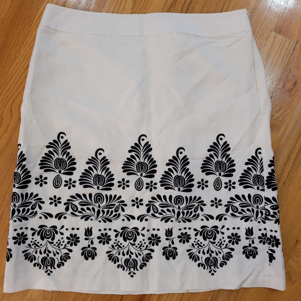 Ann Taylor LOFT petites white linen embroidered A-line pencil skirt size 12P